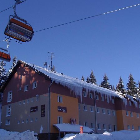 Hotel Pod Vlekem Loucná pod Klínovcem Exterior foto