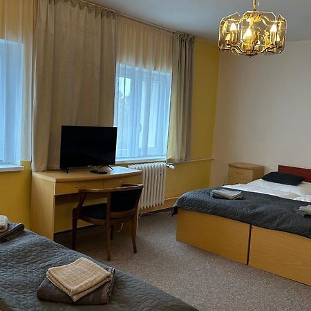 Hotel Pod Vlekem Loucná pod Klínovcem Exterior foto