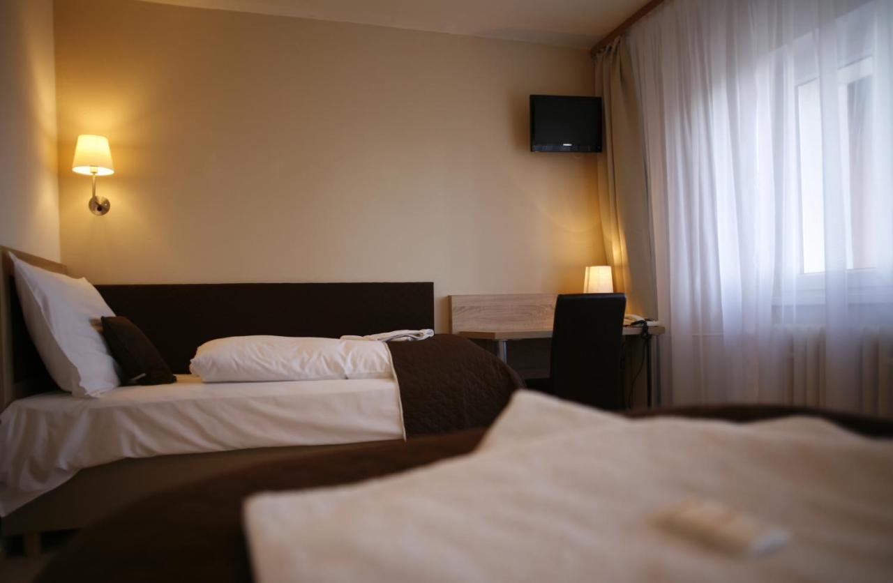 Hotel Pod Vlekem Loucná pod Klínovcem Exterior foto