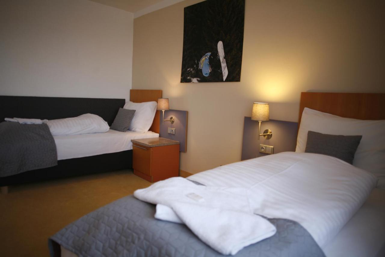 Hotel Pod Vlekem Loucná pod Klínovcem Exterior foto