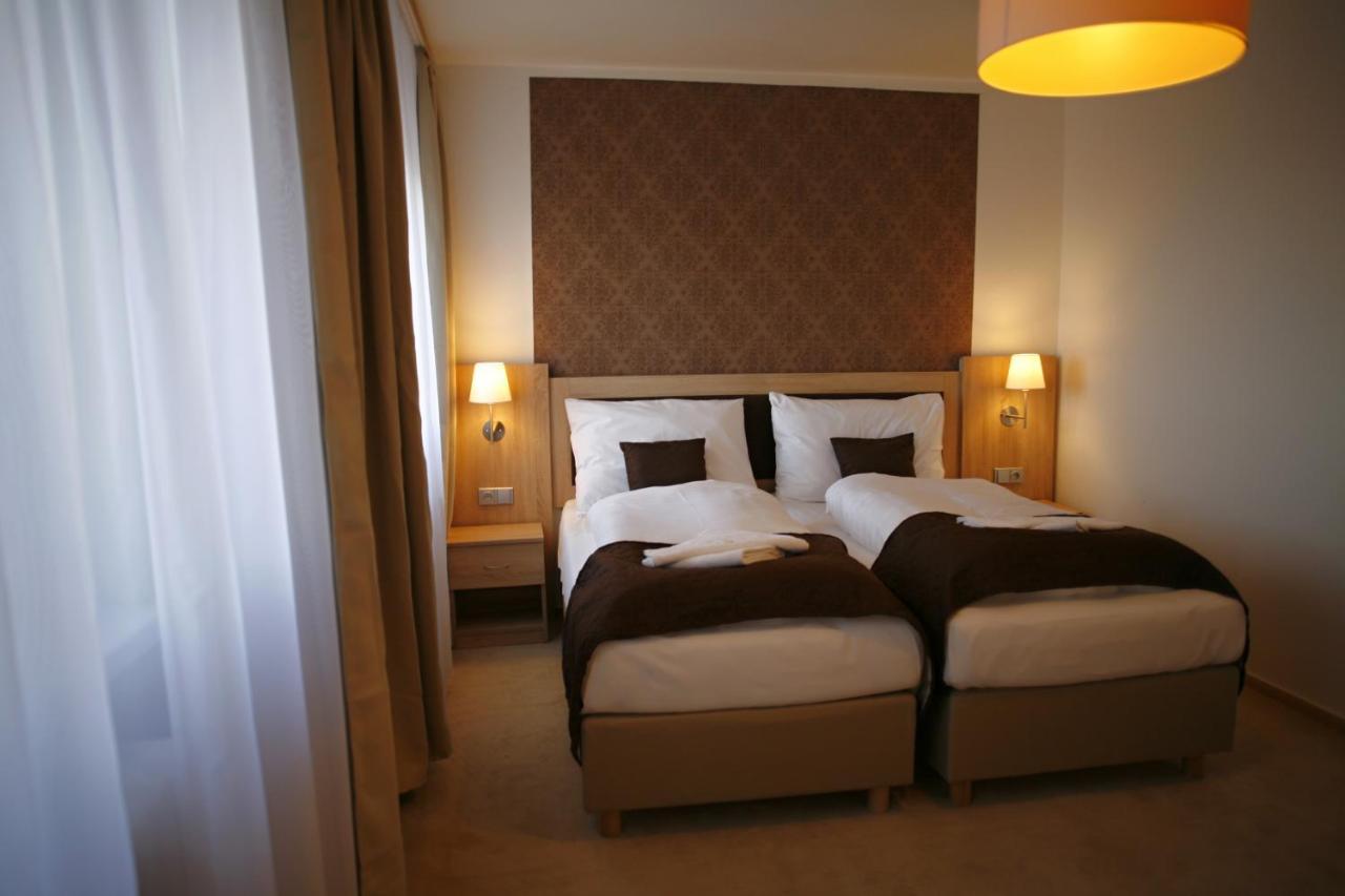 Hotel Pod Vlekem Loucná pod Klínovcem Exterior foto