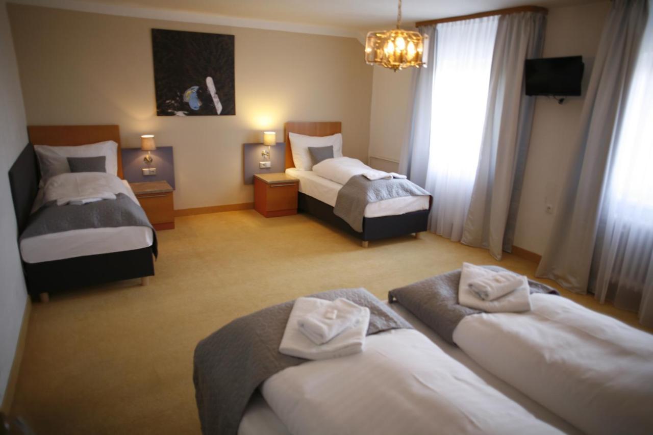 Hotel Pod Vlekem Loucná pod Klínovcem Exterior foto