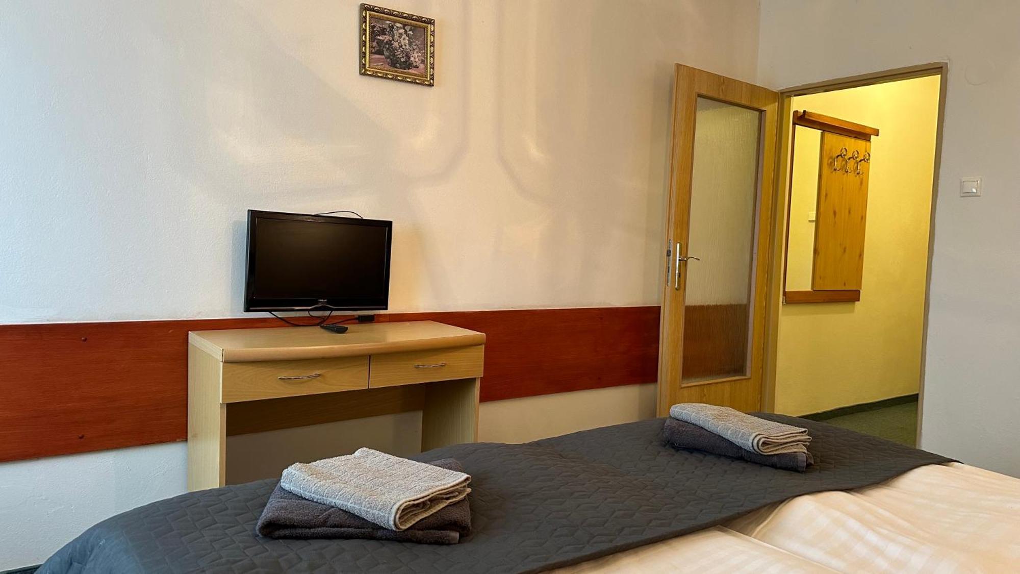 Hotel Pod Vlekem Loucná pod Klínovcem Exterior foto