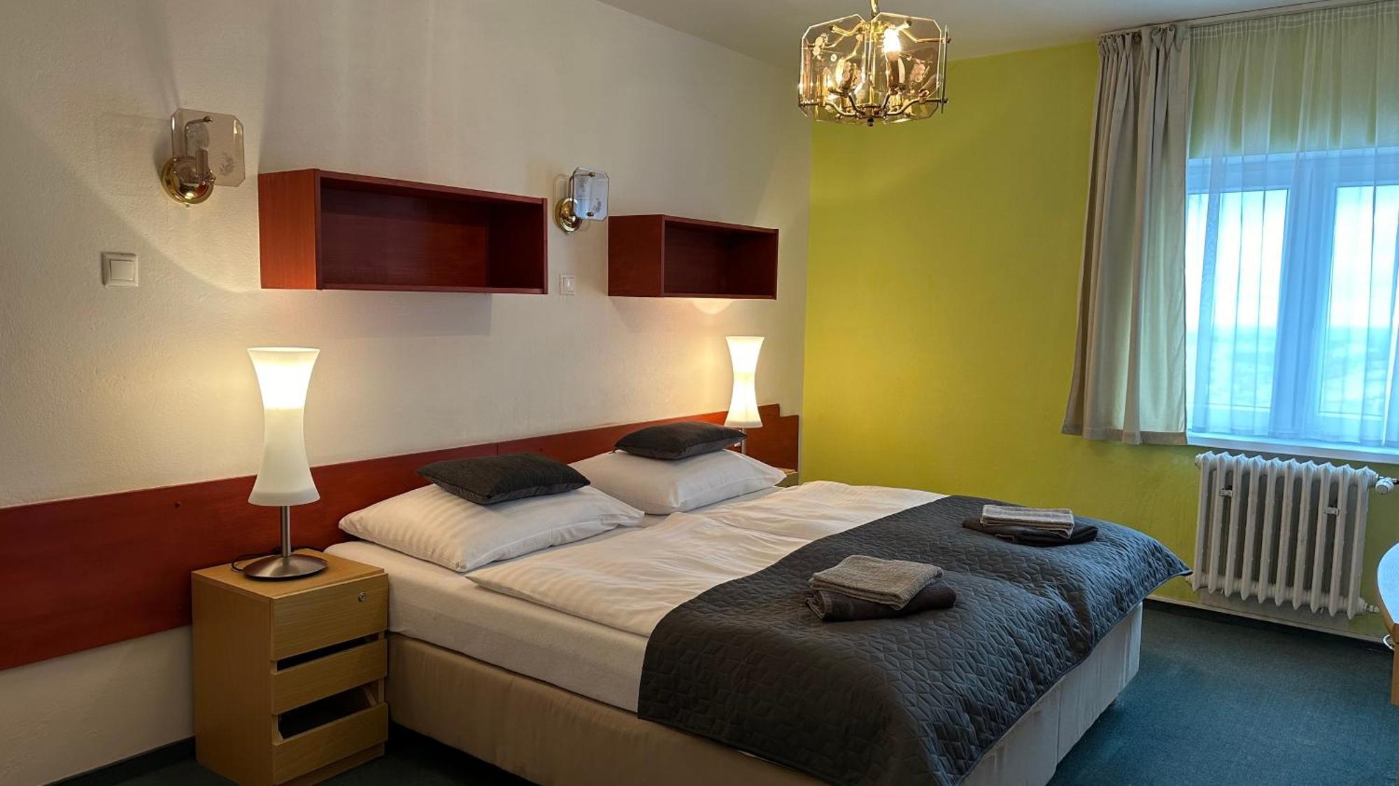 Hotel Pod Vlekem Loucná pod Klínovcem Exterior foto