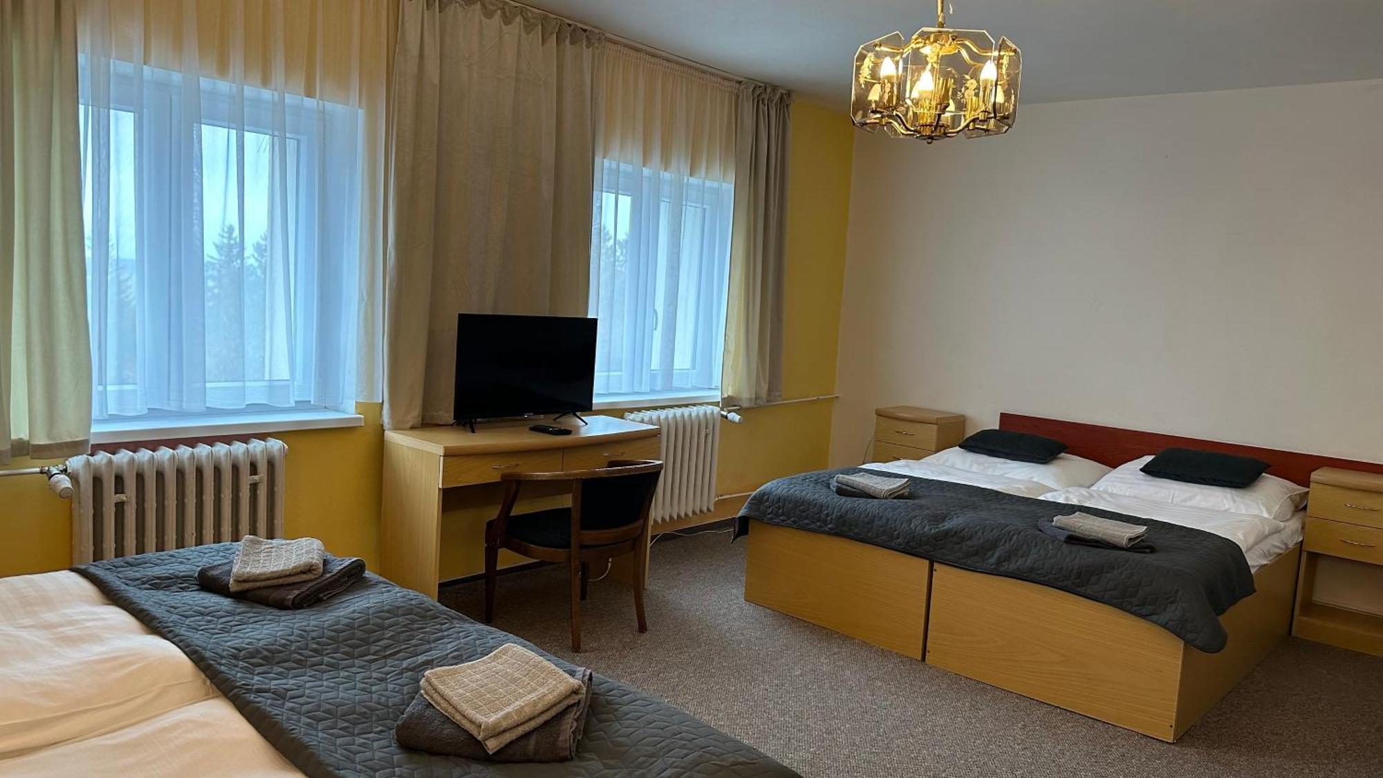 Hotel Pod Vlekem Loucná pod Klínovcem Exterior foto