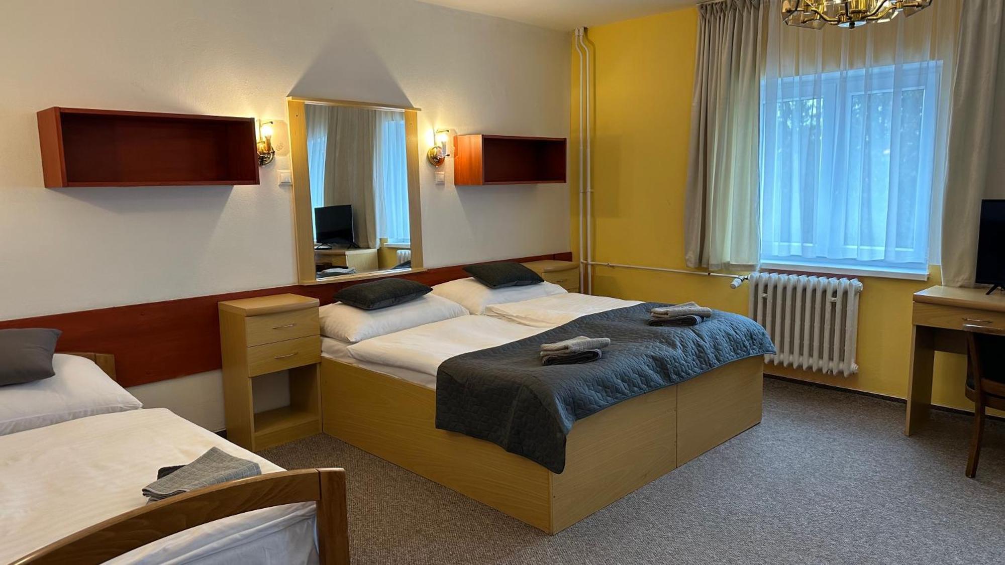 Hotel Pod Vlekem Loucná pod Klínovcem Exterior foto