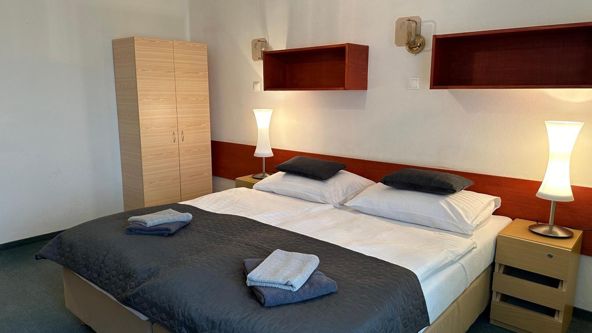 Hotel Pod Vlekem Loucná pod Klínovcem Exterior foto